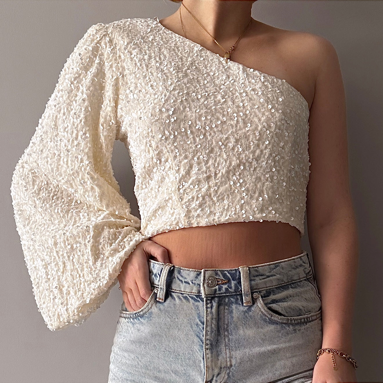 SOPHIA ONE SHOULDER GLITTER TOP WIT