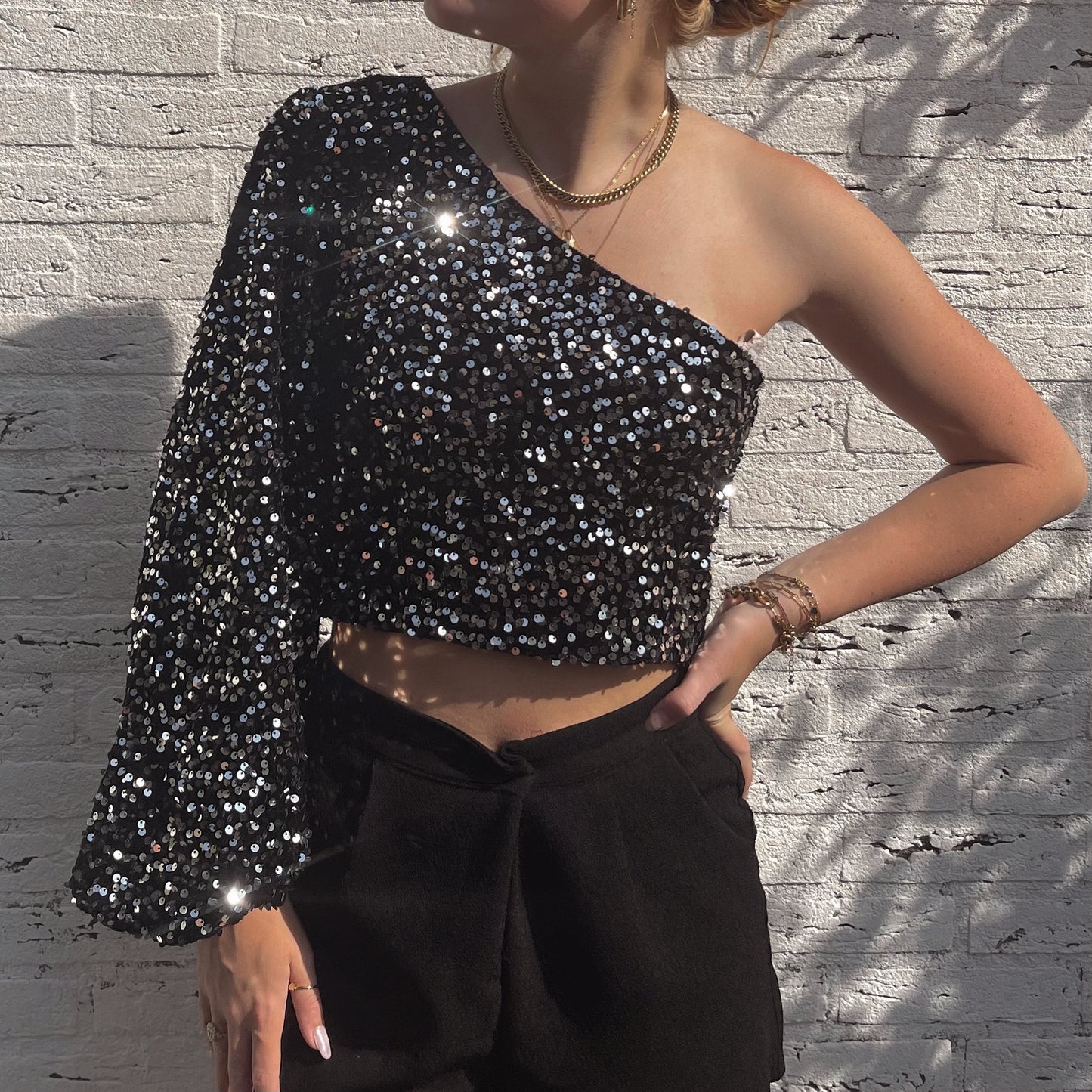 SOPHIA ONE SHOULDER GLITTER TOP ZILVER