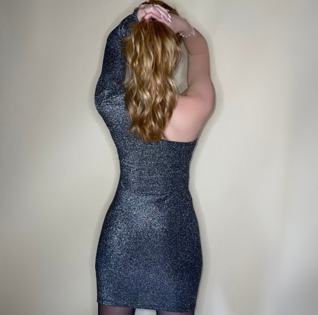 ONE SHOULDER GLITTER JURK SILVER